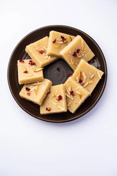 ラヴァ バルフィア ブルフィ Rava Barfior Souji Burfi セモリナ アーモンドで作られたインドの甘い — ストック写真