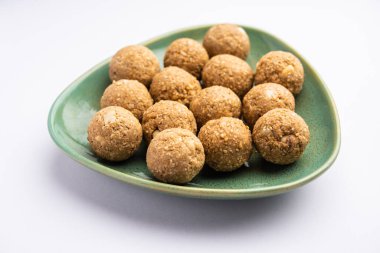 Til Gul laddoo, Susam jaggery Ball, Ta ki ke laddo ya da tilgul Hindistan 'da Makar Sankranti Festivali için