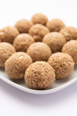 Til Gul laddoo, Susam jaggery Ball, Ta ki ke laddo ya da tilgul Hindistan 'da Makar Sankranti Festivali için