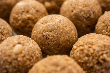 Til Gul laddoo, Susam jaggery Ball, Ta ki ke laddo ya da tilgul Hindistan 'da Makar Sankranti Festivali için