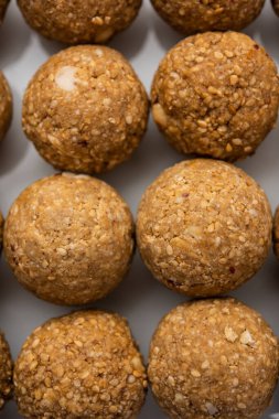 Til Gul laddoo, Susam jaggery Ball, Ta ki ke laddo ya da tilgul Hindistan 'da Makar Sankranti Festivali için