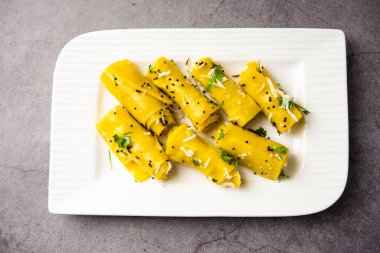 Khandvi veya Patuli, Dahivadi, Suralichi Vadi, Maharashtria ve Gujarat 'tan lezzetli bir atıştırmalıktır.