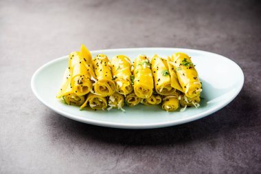 Khandvi veya Patuli, Dahivadi, Suralichi Vadi, Maharashtria ve Gujarat 'tan lezzetli bir atıştırmalıktır.