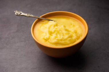 Saf Tup OR Desi Ghee aynı zamanda sıvı tereyağı olarak da bilinir.
