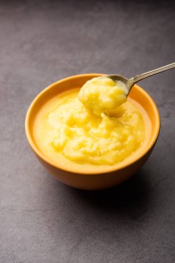 Saf Tup OR Desi Ghee aynı zamanda sıvı tereyağı olarak da bilinir.