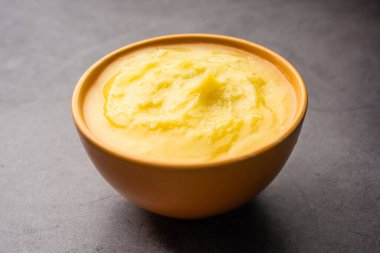 Saf Tup OR Desi Ghee aynı zamanda sıvı tereyağı olarak da bilinir.
