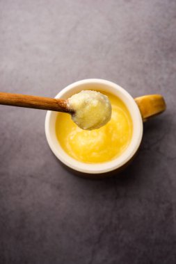 Saf Tup OR Desi Ghee aynı zamanda sıvı tereyağı olarak da bilinir.