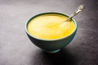 Saf Tup OR Desi Ghee aynı zamanda sıvı tereyağı olarak da bilinir.