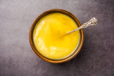 Saf Tup OR Desi Ghee aynı zamanda sıvı tereyağı olarak da bilinir.