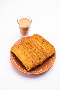 Çıtır kek rusk veya Delhi tostu ile masala çayı.