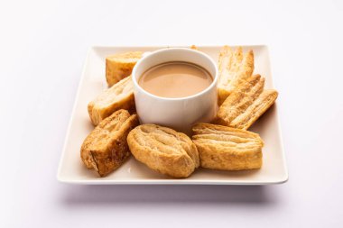 Khari puf bisküvisi ya da Kharee puf böreği, çayla, Hint aperatifiyle sonsuza dek yeşil kalır.