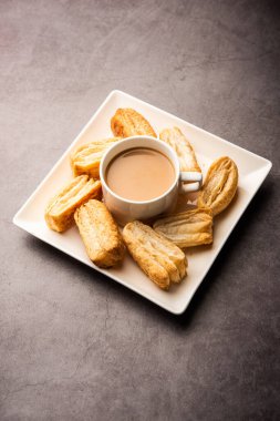 Khari puf bisküvisi ya da Kharee puf böreği, çayla, Hint aperatifiyle sonsuza dek yeşil kalır.