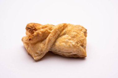 Khari puf bisküvisi ya da Kharee puf böreği, çayla, Hint aperatifiyle sonsuza dek yeşil kalır.