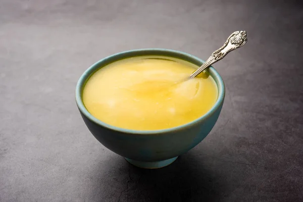 Чистый Tup Desi Ghee Известный Очищенное Жидкое Масло — стоковое фото