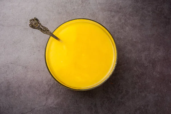 Чистый Tup Desi Ghee Известный Очищенное Жидкое Масло — стоковое фото
