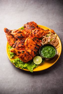 Tandır Tavuğu, Hint baharatlı ve vejetaryen olmayan bir yemektir.