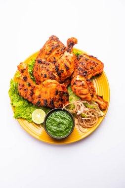 Tandır Tavuğu, Hint baharatlı ve vejetaryen olmayan bir yemektir.