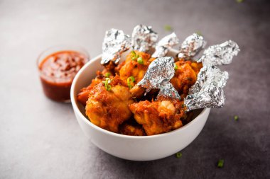 Tavuk Lolipop Izgara Tandoori Non Sebze Schezwan soslu Dip Chutney