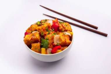 Chili paneer kurutma süzme peynir, Hint Çin yemeği kullanılarak yapılır.