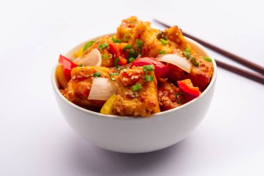 Chili paneer kurutma süzme peynir, Hint Çin yemeği kullanılarak yapılır.