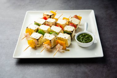 Malai Paneer Tikka Kebap, süzme peynirle yapılan bir Hint yemeğidir.