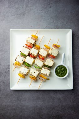 Malai Paneer Tikka Kebap, süzme peynirle yapılan bir Hint yemeğidir.