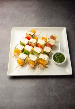 Malai Paneer Tikka Kebap, süzme peynirle yapılan bir Hint yemeğidir.