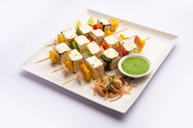 Malai Paneer Tikka Kebap, süzme peynirle yapılan bir Hint yemeğidir.