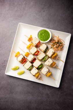 Malai Paneer Tikka Kebap, süzme peynirle yapılan bir Hint yemeğidir.