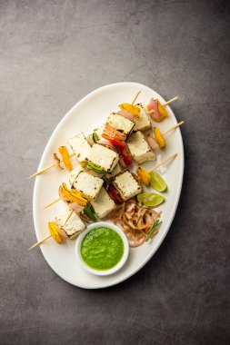 Malai Paneer Tikka Kebap, süzme peynirle yapılan bir Hint yemeğidir.