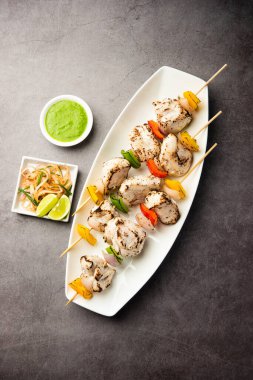 Reshmi Tavuk Malai Tikka Afgan Murgh Malai Tikka olarak da bilinir.