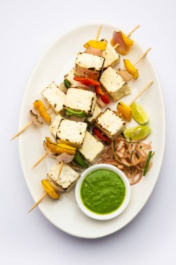 Malai Paneer Tikka Kebap, süzme peynirle yapılan bir Hint yemeğidir.