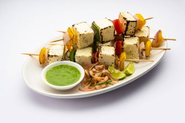 Malai Paneer Tikka Kebap, süzme peynirle yapılan bir Hint yemeğidir.