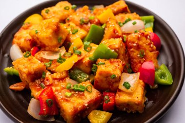 Chili paneer kurutma süzme peynir, Hint Çin yemeği kullanılarak yapılır.