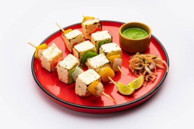 Malai Paneer Tikka Kebap, süzme peynirle yapılan bir Hint yemeğidir.