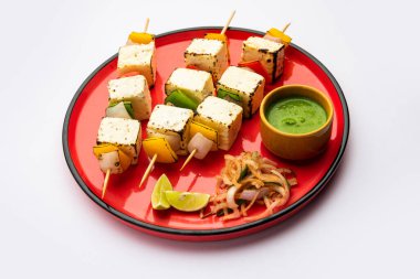 Malai Paneer Tikka Kebap, süzme peynirle yapılan bir Hint yemeğidir.