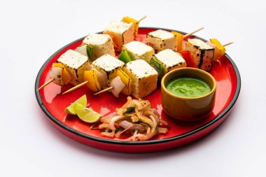 Malai Paneer Tikka Kebap, süzme peynirle yapılan bir Hint yemeğidir.