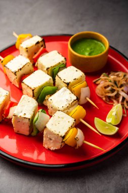 Malai Paneer Tikka Kebap, süzme peynirle yapılan bir Hint yemeğidir.