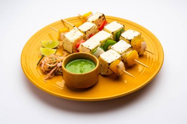 Malai Paneer Tikka Kebap, süzme peynirle yapılan bir Hint yemeğidir.