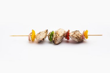 Reshmi Tavuk Malai Tikka Afgan Murgh Malai Tikka olarak da bilinir.