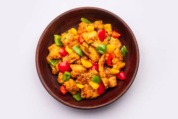Hint Çin Başlangıç Yemeği Olan Kırmızı Biberli Tavuk Tabakta Kasede — Stok fotoğraf