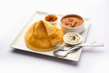 Koni şekilli dosa, dosai, dozey veya dosha olarak da bilinir, Güney Hindistan mutfağında bulunan ince bir kreptir.