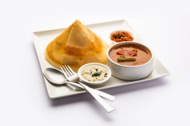 Koni şekilli dosa, dosai, dozey veya dosha olarak da bilinir, Güney Hindistan mutfağında bulunan ince bir kreptir.