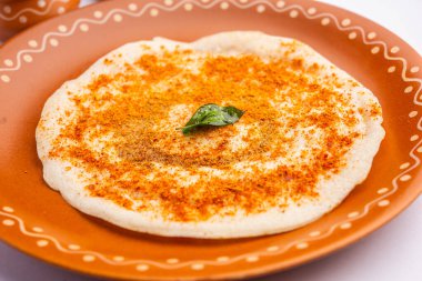 Podi Dosa ya da dosai, Hint baharatlı ve lezzetli bir tariftir ve idli milagai podi veya barut içerir.