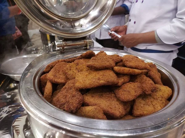 Balık kızartması, gazi balığından yapılmış Bengali yemeği, yağda kızartılmış.
