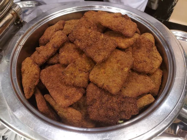 Balık kızartması, gazi balığından yapılmış Bengali yemeği, yağda kızartılmış.