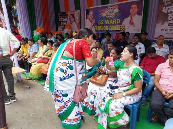 Kolkata, Batı Bengal, Hindistan, 21 Temmuz 2023: Mamata Banerjee 'nin çağrısıyla, Trinamool aktivistleri Martyr' s Day, Panchayat 'ı kazanma ve Modi' ye karşı kazanma başarısını kutlamak için Dharmatala 'ya gidiyorlar.