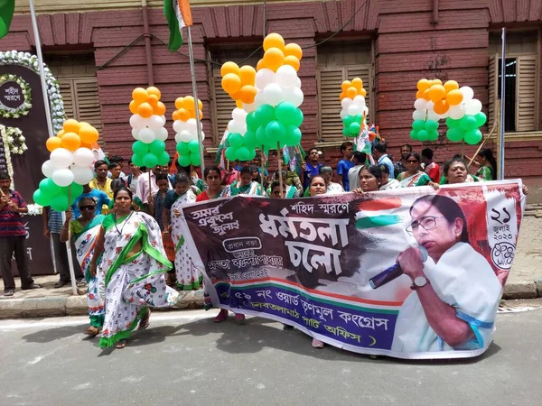 Kolkata, Batı Bengal, Hindistan, 21 Temmuz 2023: Mamata Banerjee 'nin çağrısıyla, Trinamool aktivistleri Martyr' s Day, Panchayat 'ı kazanma ve Modi' ye karşı kazanma başarısını kutlamak için Dharmatala 'ya gidiyorlar.