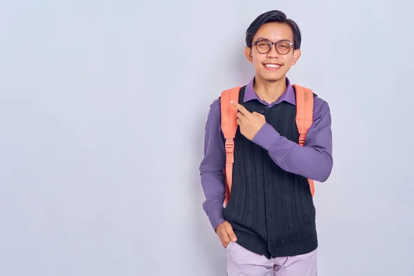 Lachende Jonge Aziatische Mannelijke Student Van Universiteit Casual Kleding Met — Stockfoto