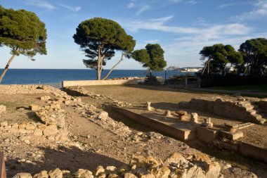 Yunanistan 'ın İşsizlik Şehri İspanya' nın Girona ilindeki deniz kıyısında harabe.